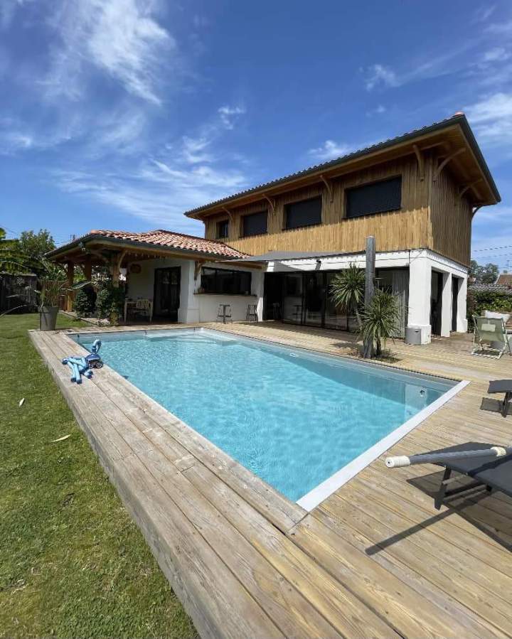 Piscine à coque polyester Gujan-Mestras
